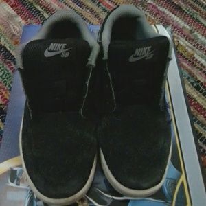 CHILDREN'S NIKE SB BLACK SKATEBOARD SHOES